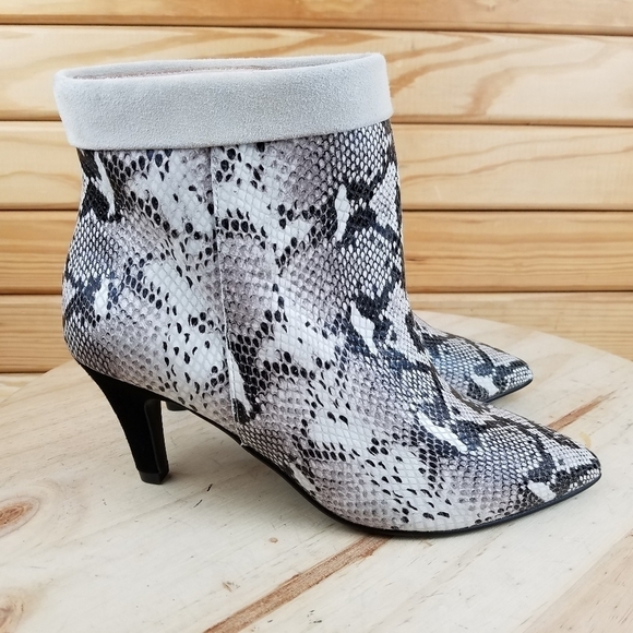 42 Gold Leather Ankle Boots 6.5 US Heeled Booties Snakeskin Pull-on Gray NEW - Picture 1 of 12
